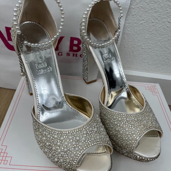 NEVER WORN - Pearl Block Bridal Heels - Picture 4 of 7